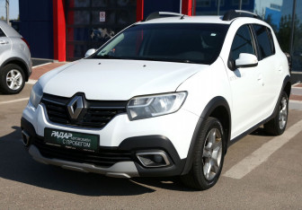 Подержанный автомобиль Renault Sandero 2019 года (3 фото)