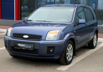Подержанный автомобиль Ford Fusion 2006 года (3 фото)