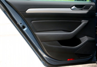 Подержанный автомобиль Volkswagen Passat Sedan 2015 года (15 фото)