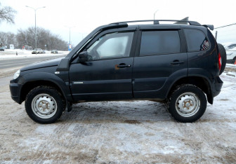 Подержанный автомобиль Chevrolet Niva 2012 года (8 фото)