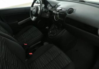 Подержанный автомобиль Mazda 2 Hatchback 2008 года (9 фото)