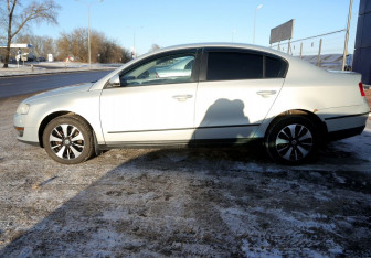 Подержанный автомобиль Volkswagen Passat Sedan 2009 года (8 фото)