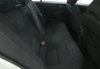 Подержанный автомобиль Volvo S60 2002 года (11 фото)