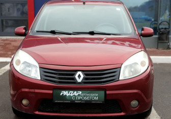 Подержанный автомобиль Renault Sandero 2011 года (2 фото)