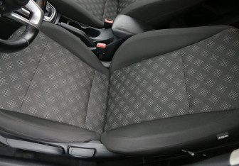 Подержанный автомобиль Kia Rio Sedan 2017 года (18 фото)