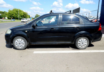 Подержанный автомобиль Chevrolet Aveo Sedan 2010 года (8 фото)