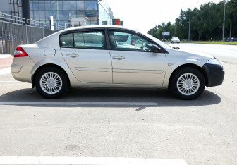 Подержанный автомобиль Renault Megane Sedan 2007 года (7 фото)