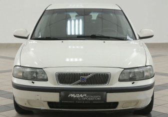 Подержанный автомобиль Volvo S60 2002 года (6 фото)