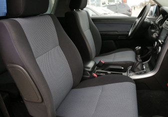 Подержанный автомобиль Suzuki Grand Vitara 2006 года (10 фото)
