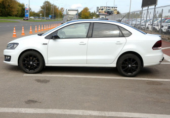 Подержанный автомобиль Volkswagen Polo Sedan 2019 года (8 фото)