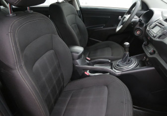 Подержанный автомобиль Kia Sportage 2012 года (10 фото)