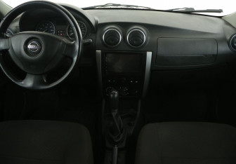 Подержанный автомобиль Nissan Almera Sedan 2014 года (12 фото)