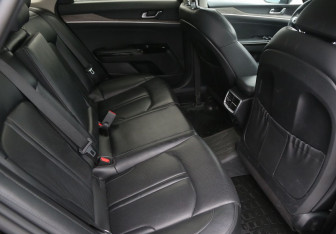 Подержанный автомобиль Kia K5 2021 года (15 фото)