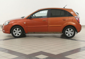 Подержанный автомобиль Kia Rio Hatchback 2010 года (7 фото)