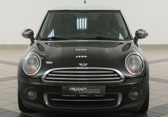 Подержанный автомобиль MINI Hatch 2011 года (6 фото)