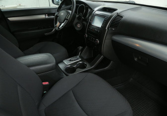 Подержанный автомобиль Kia Sorento 2010 года (9 фото)