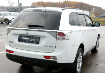 Подержанный автомобиль Mitsubishi Outlander 2012 года (6 фото)