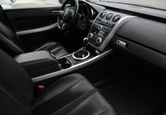 Подержанный автомобиль Mazda CX-7 2008 года (9 фото)