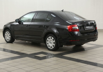 Подержанный автомобиль Skoda Octavia Liftback 2019 года (2 фото)