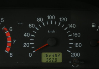 Подержанный автомобиль Chevrolet Niva 2008 года (17 фото)