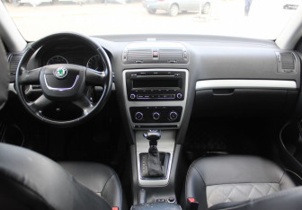 Подержанный автомобиль Skoda Octavia Liftback 2012 года (11 фото)