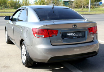 Подержанный автомобиль Kia Cerato Sedan 2010 года (4 фото)