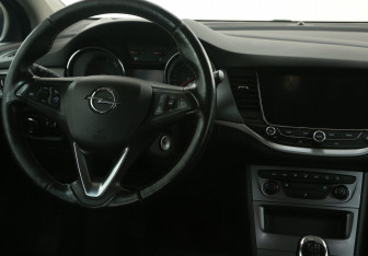 Подержанный автомобиль Opel Astra Wagon 2018 года (14 фото)