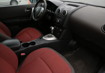Подержанный автомобиль Nissan Qashqai 2007 года (9 фото)
