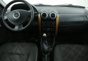 Подержанный автомобиль LADA (ВАЗ) Largus Wagon 2016 года (12 фото)