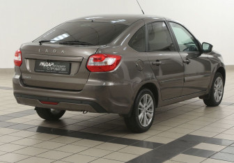 Подержанный автомобиль LADA (ВАЗ) Granta Liftback 2018 года (4 фото)