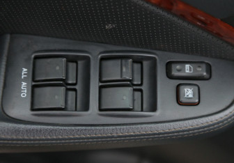 Подержанный автомобиль Toyota Avensis Sedan 2004 года (18 фото)