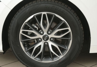 Подержанный автомобиль Kia K5 2020 года (35 фото)