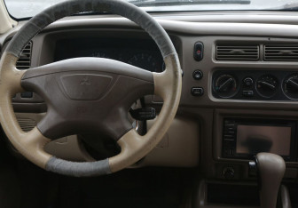 Подержанный автомобиль Mitsubishi Montero Sport 2001 года (14 фото)