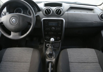 Подержанный автомобиль Renault Duster 2013 года (12 фото)