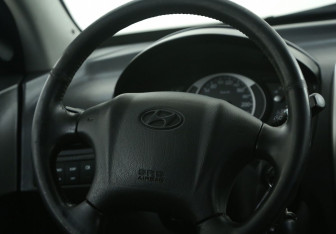 Подержанный автомобиль Hyundai Tucson 2008 года (16 фото)