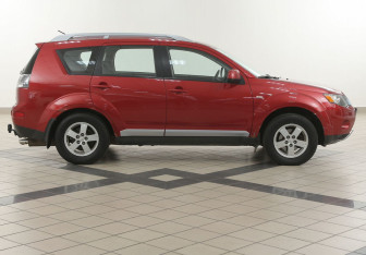 Подержанный автомобиль Mitsubishi Outlander 2007 года (5 фото)