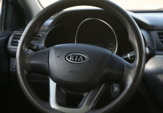 Подержанный автомобиль Kia Rio Sedan 2012 года (16 фото)