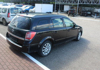Подержанный автомобиль Opel Astra Wagon 2007 года (7 фото)