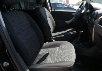 Подержанный автомобиль Renault Sandero 2012 года (10 фото)