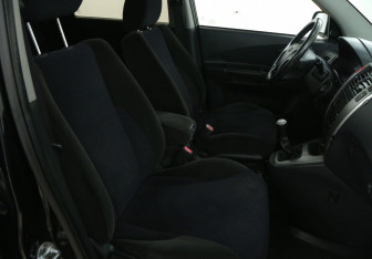 Подержанный автомобиль Hyundai Tucson 2008 года (10 фото)
