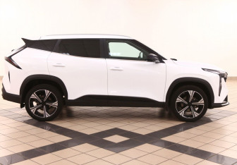 Подержанный автомобиль Geely Atlas 2023 года (2 фото)