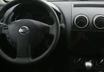 Подержанный автомобиль Nissan Qashqai 2013 года (14 фото)