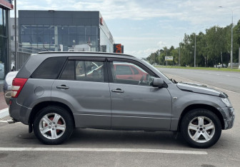Подержанный автомобиль Suzuki Grand Vitara 2007 года (8 фото)