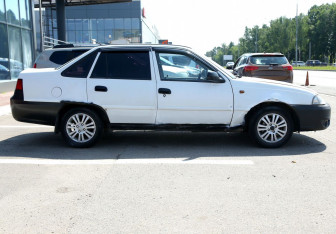 Подержанный автомобиль Daewoo Nexia Sedan 2011 года (7 фото)