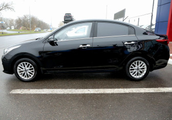 Подержанный автомобиль Kia Rio Sedan 2017 года (8 фото)