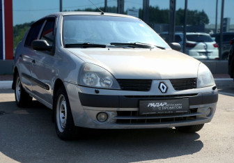 Подержанный автомобиль Renault Symbol 2004 года (1 фото)