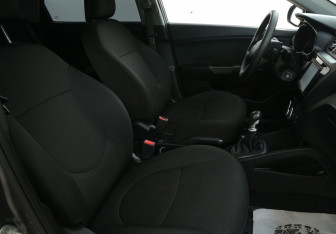 Подержанный автомобиль Kia Rio Sedan 2012 года (10 фото)