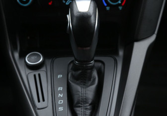 Подержанный автомобиль Ford Focus Hatchback 2017 года (15 фото)