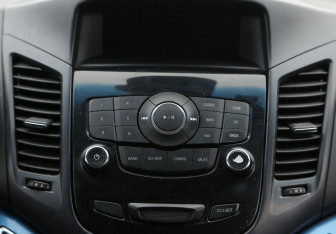 Подержанный автомобиль Chevrolet Orlando 2012 года (13 фото)