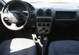 Подержанный автомобиль Renault Logan Sedan 2006 года (12 фото)